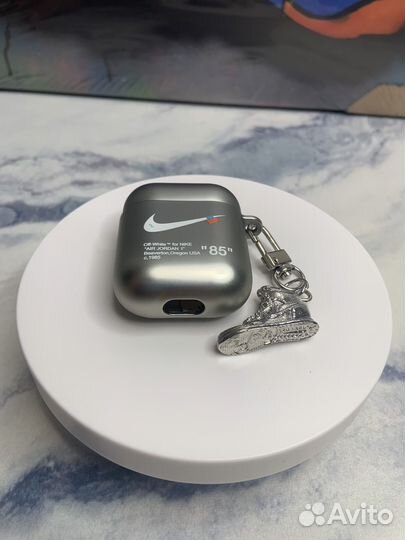 Чехол AirPods 2 + брелок