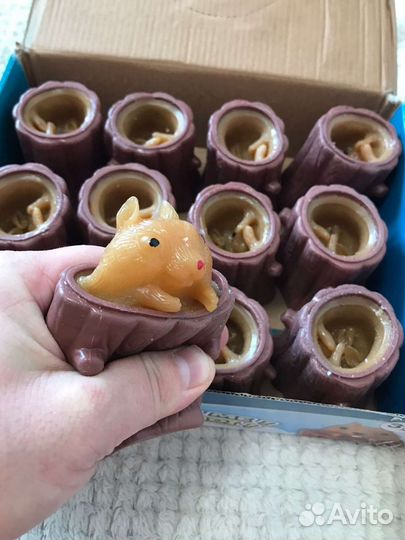 Игрушка антистресс белка