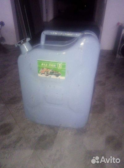 Канистра 2109