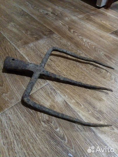 Старинные кованые вилы