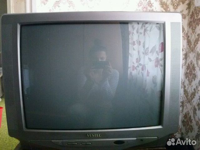 Телевизор бу челябинск. Отражение в телевизоре. Телевизор Vestel v. Объявление о продаже телевизора с отражением. Отражение в телевизоре на авито.