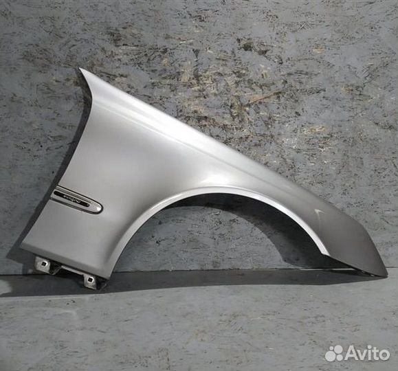 Крыло правое переднее Mercedes w211