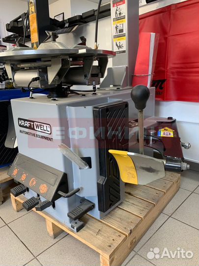 Шиномонтажный станок полуавтомат до 24