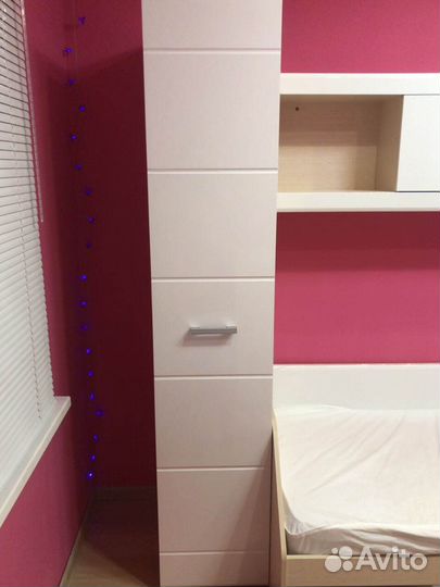 Шкаф пенал белый