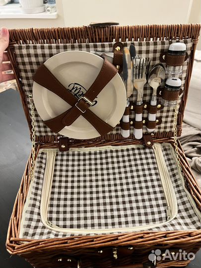 Набор для пикника в чемодане