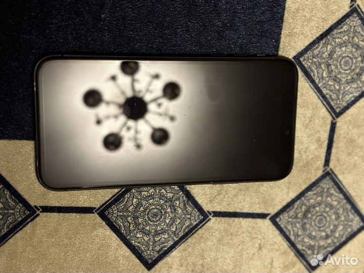 Телефон iPhone 11