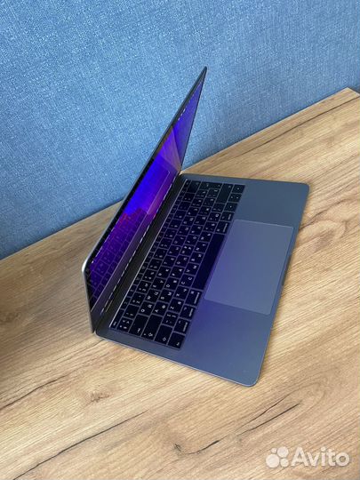 Apple MacBook Pro 13 2017, i5/ 8Gb/ 128 Gb
