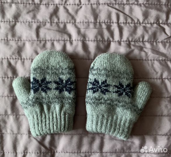 Варежки зимние детские и новогодние носочки