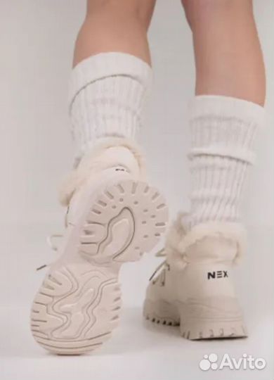 Кроссовки с мехом для девушки