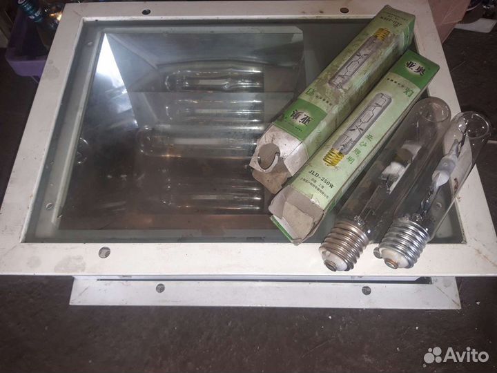 Продам прожектор 250 w 2 шт