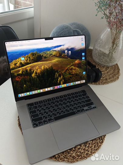 Apple MacBook Pro 16 M1 max как новый