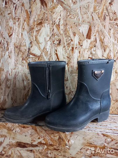 Резиновые сапоги, сланцы