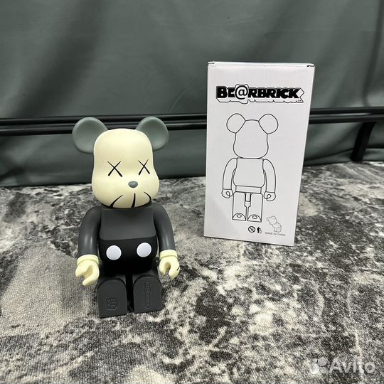 Фигурка Bearbrick x Kaws