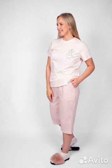 Оптом. Пижама женская (футболка+капри) - розовая полоска №Н-0937