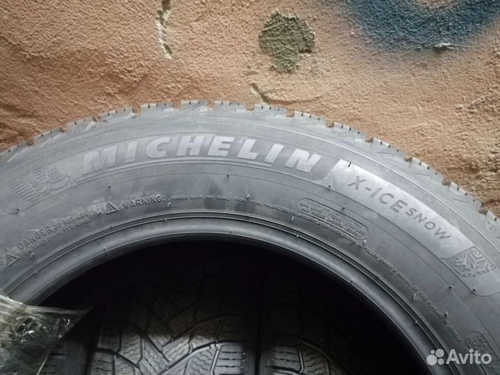 Michelin X-Ice Snow 215/60 R16 99H