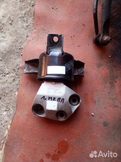 Москвич 3 подушка МКПП с креплением