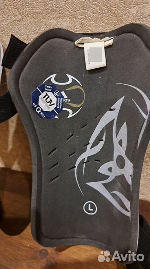 Щитки футбольные