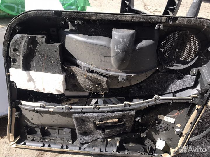 Обшивка двери subaru