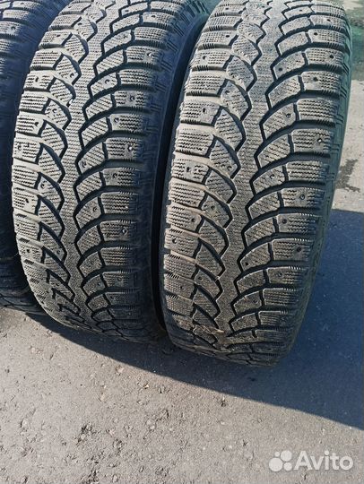 Bridgestone Blizzak Spike-01 225/60 R17