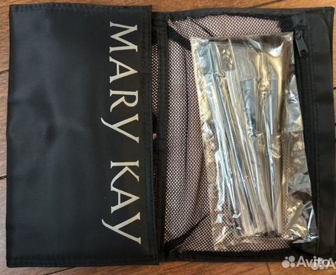 Кисти для макияжа проф.Мэри Кей,футляры,косметичка