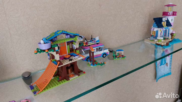 Стеклянная полка с кронштейнами