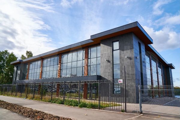 Здание 5928 м²