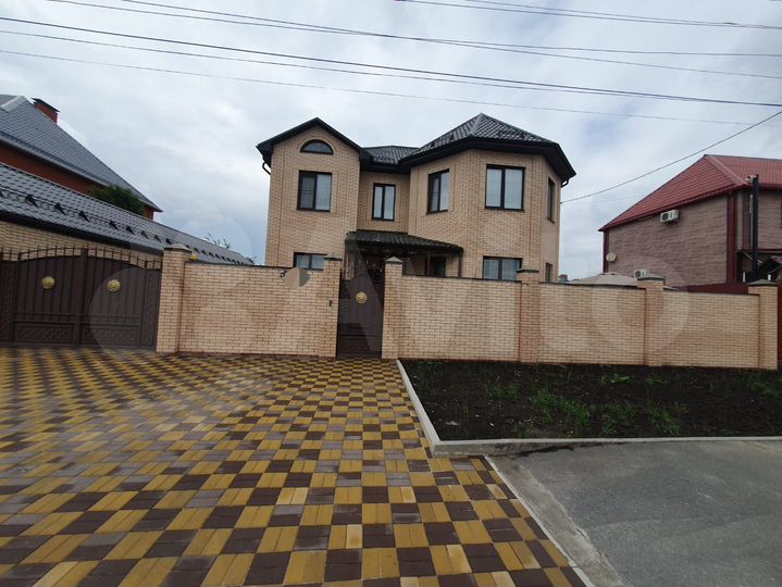 Коттедж 274 м² на участке 10 сот.