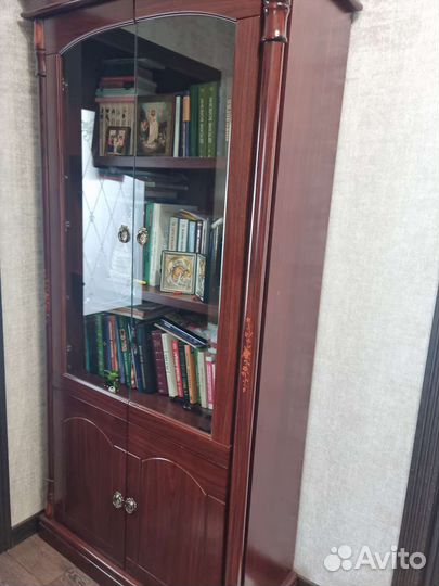 Книжный шкаф сервант
