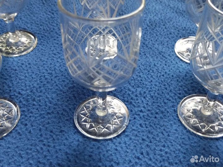 Хрустальные рюмки и стопки