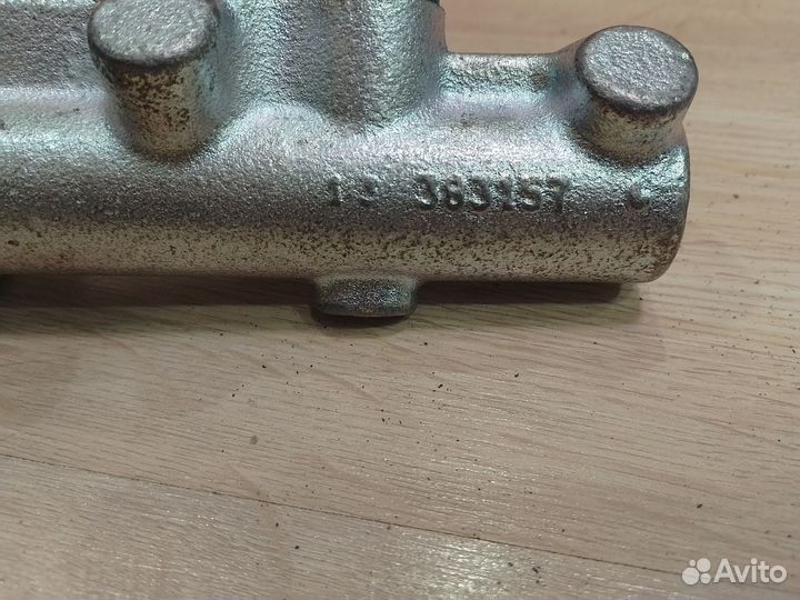 Главный тормозной цилиндр Mercedes