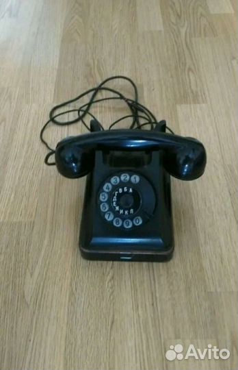 Старинный карболитовый телефон. СССР