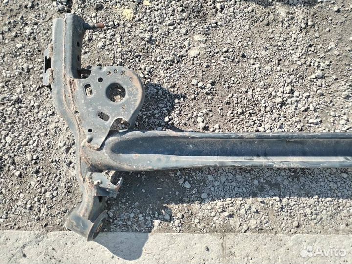 Б/У Балка задняя 4651071L00 suzuki