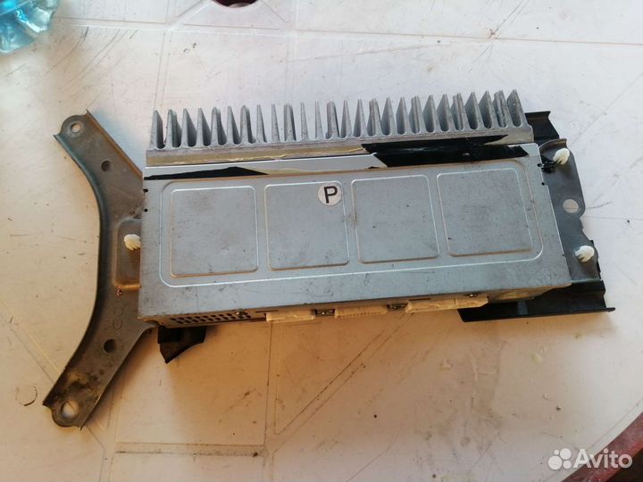Усилитель звука в ремонт Toyota Land Cruiser 200