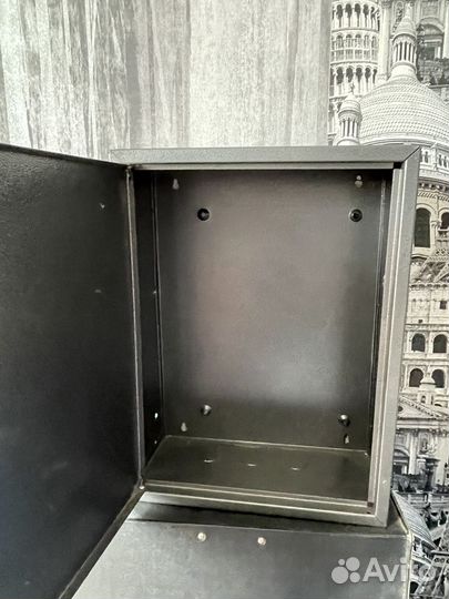 Металлический щиток