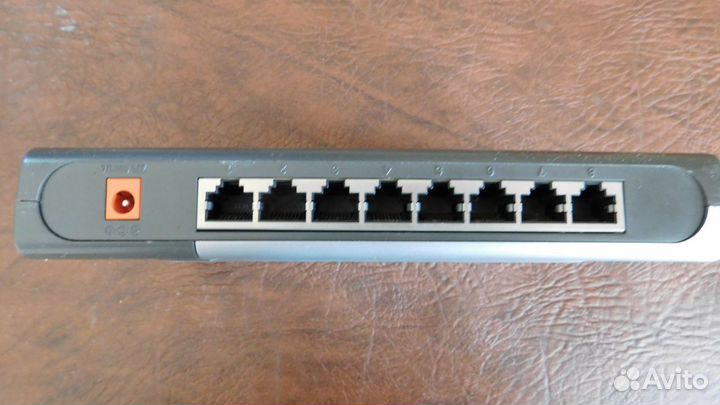 Коммутатор D-link DES-1008D без блока питания