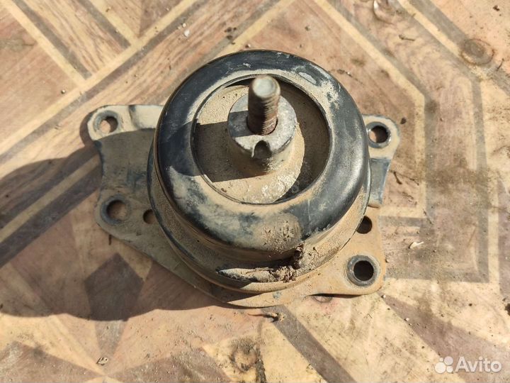 Подушка двигателя Шкода