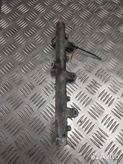 Топливная рампа Peugeot 406 0445214019