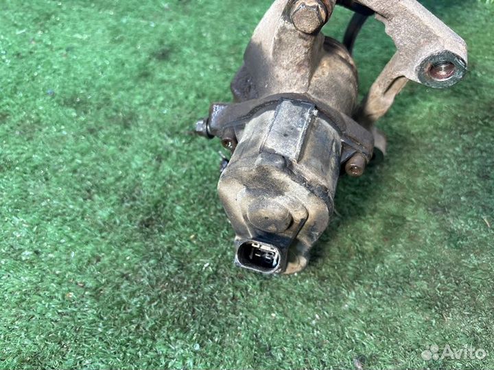 Суппорт тормозной задний левый Volkswagen Passat