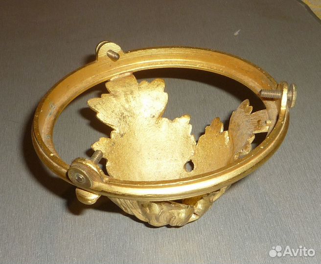 Деталь старинной люстры