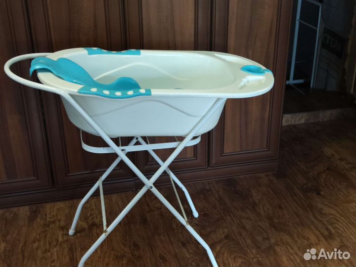 Ванночка для купания с подставкой