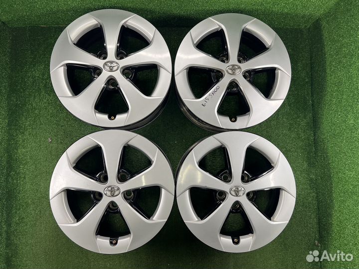 R15 Toyota Pruis Black 5x100 6JJ ET+45 цо54,1мм