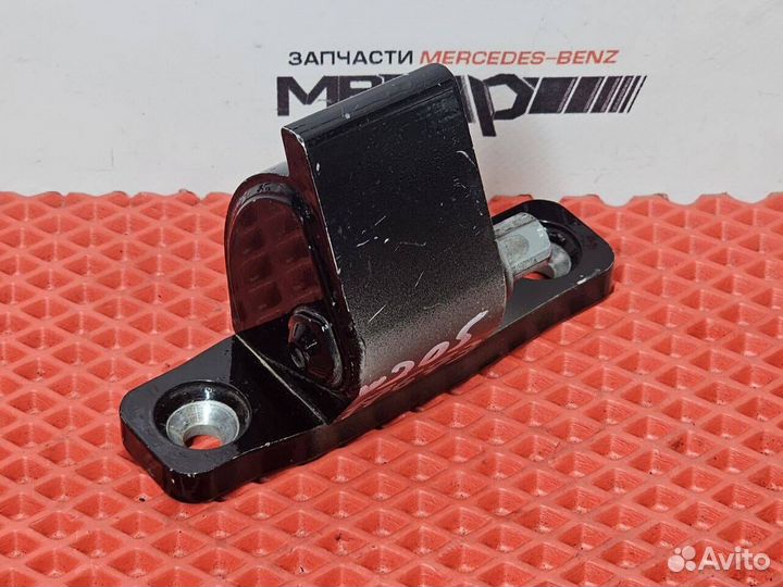 Петля задней правой двери нижняя Mercedes W205