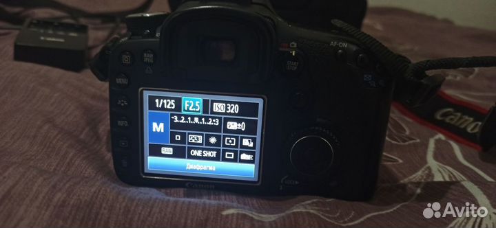 Зеркальный фотоаппарат canon 7d + sigma 30mm 1.4
