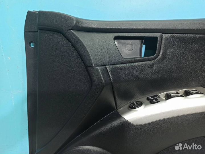 Обшивка двери передней правой Kia Sportage 2 2004