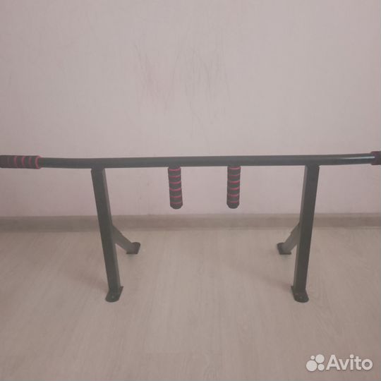 Турник настенный