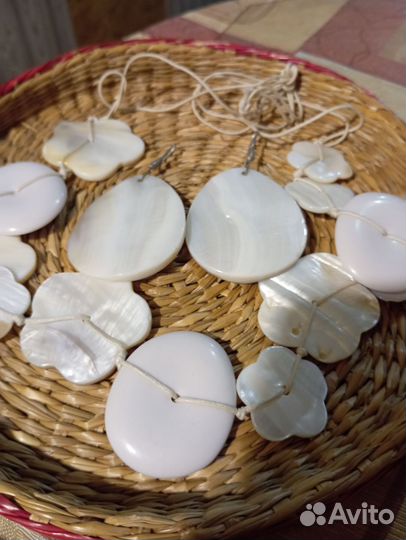 Бусы в ассортименте