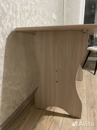 Стол обеденный