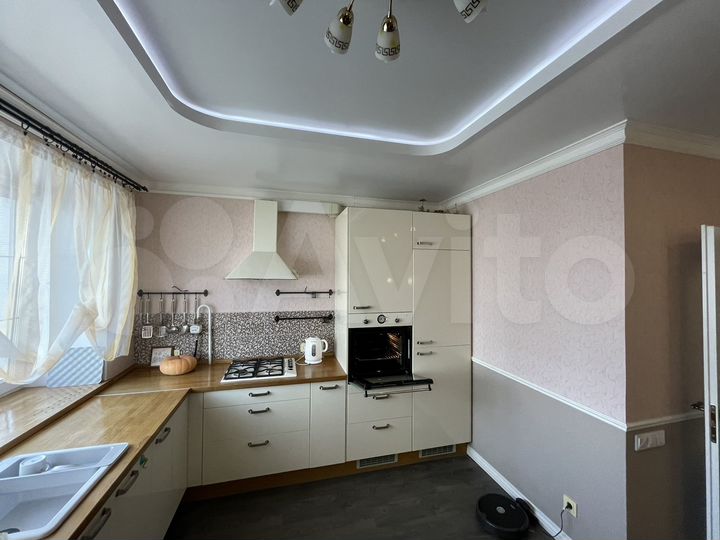 2-к. квартира, 70,4 м², 9/9 эт.