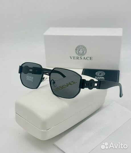 Солнцезащитные очки Versace