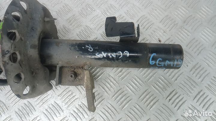 Стойка передняя правая volvo S60 2 2010-2017